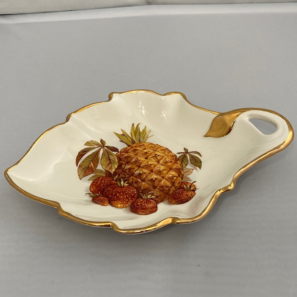 Gold and Cream Leaf-Shaped Fruit Design Serving Dish